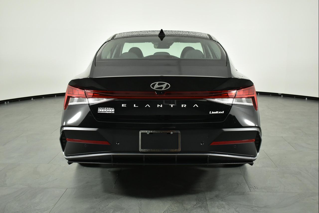 2025 Hyundai Elantra Limited photo 4