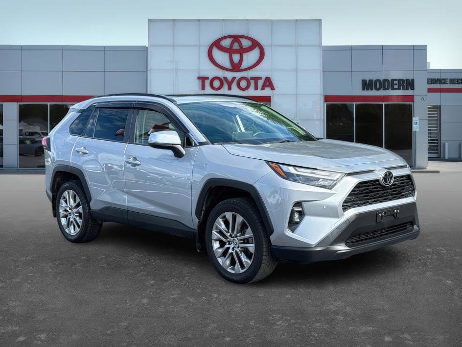 2022 Toyota RAV4 XLE Premium photo 2