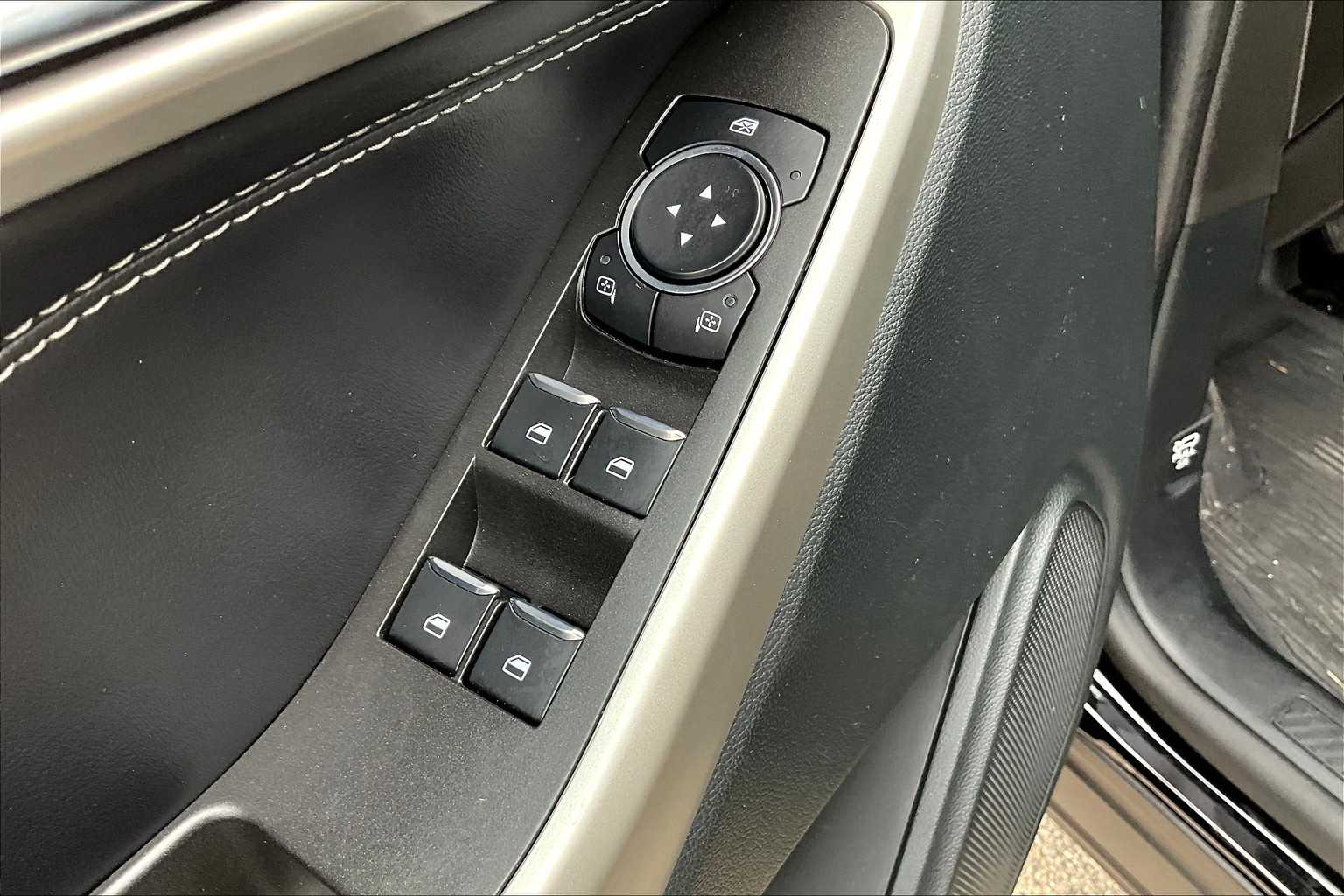 2024 Ford Explorer XLT photo 28