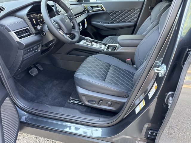 2025 Mitsubishi Outlander PHEV SEL photo 25