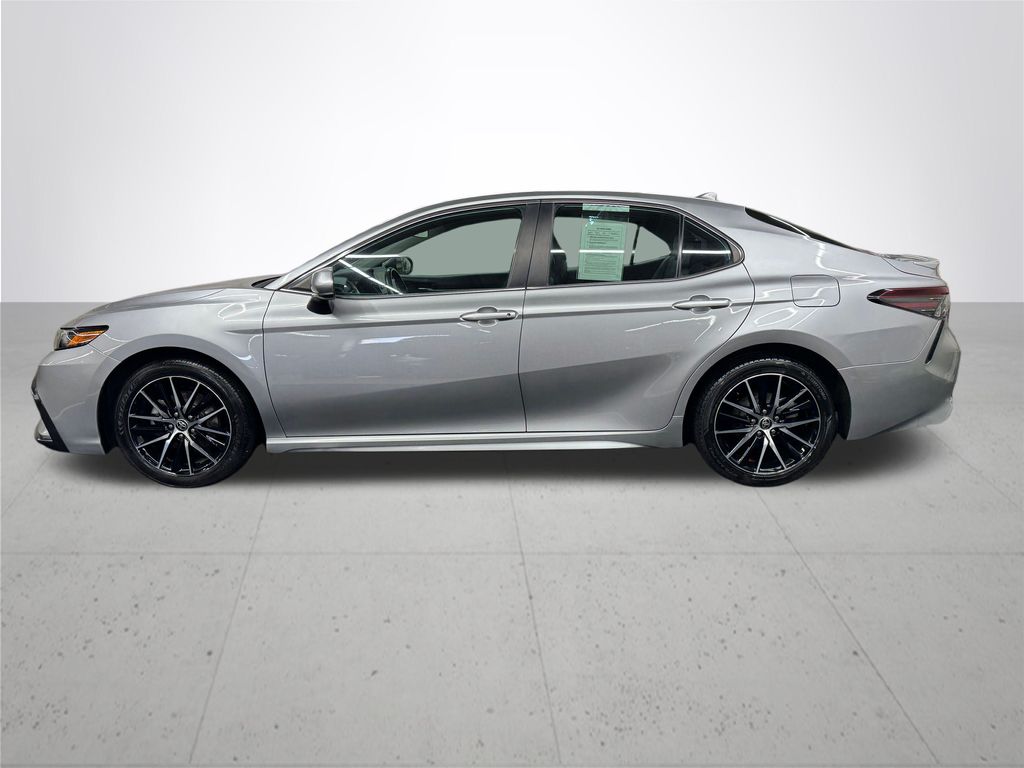 2021 Toyota Camry SE photo 2