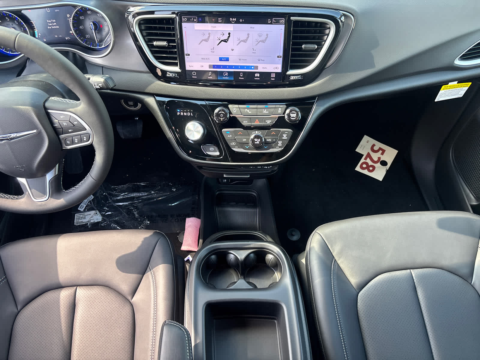 2025 Chrysler Voyager LX photo 15