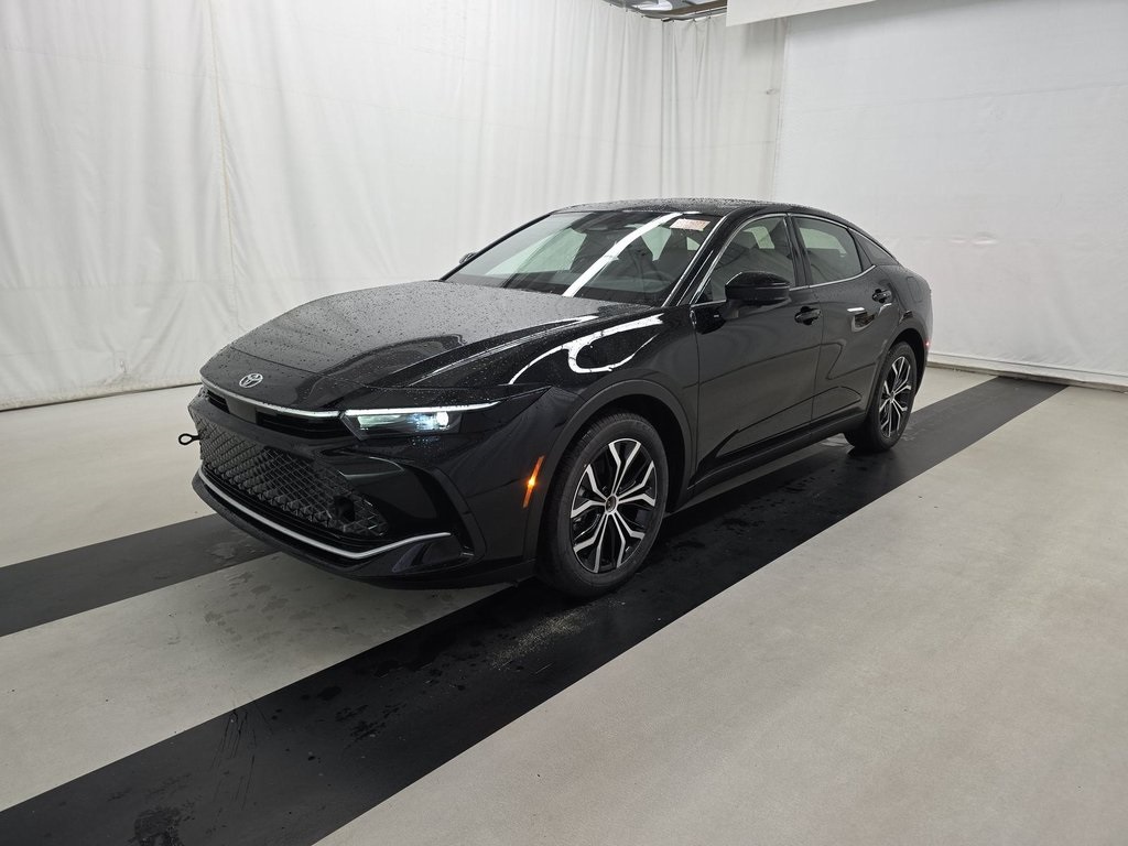 2025 Toyota Crown XLE's photo