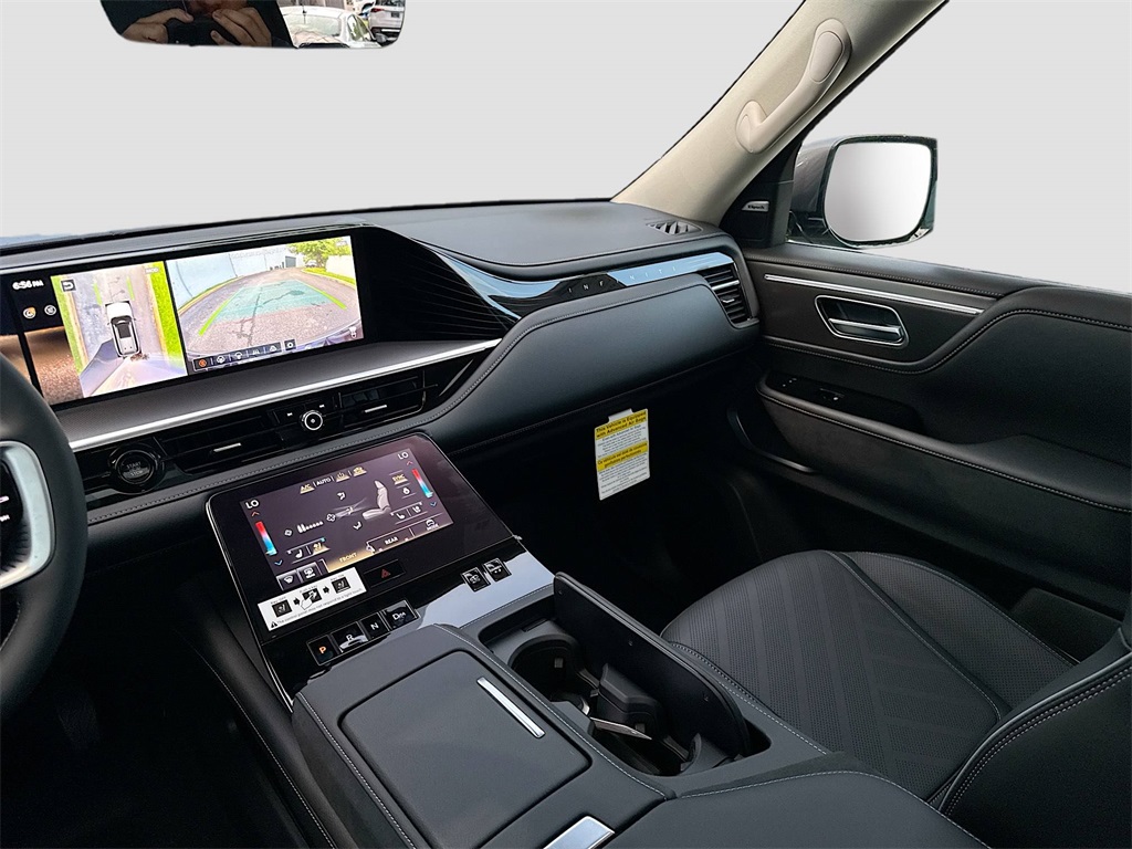 2026 Infiniti QX80 Luxe photo 22