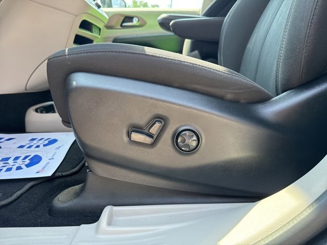 2023 Chrysler Voyager LX photo 19