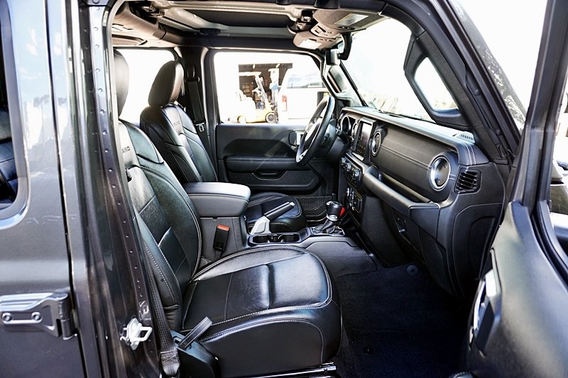 Certified Used 2021 Gray Jeep Overland image 13