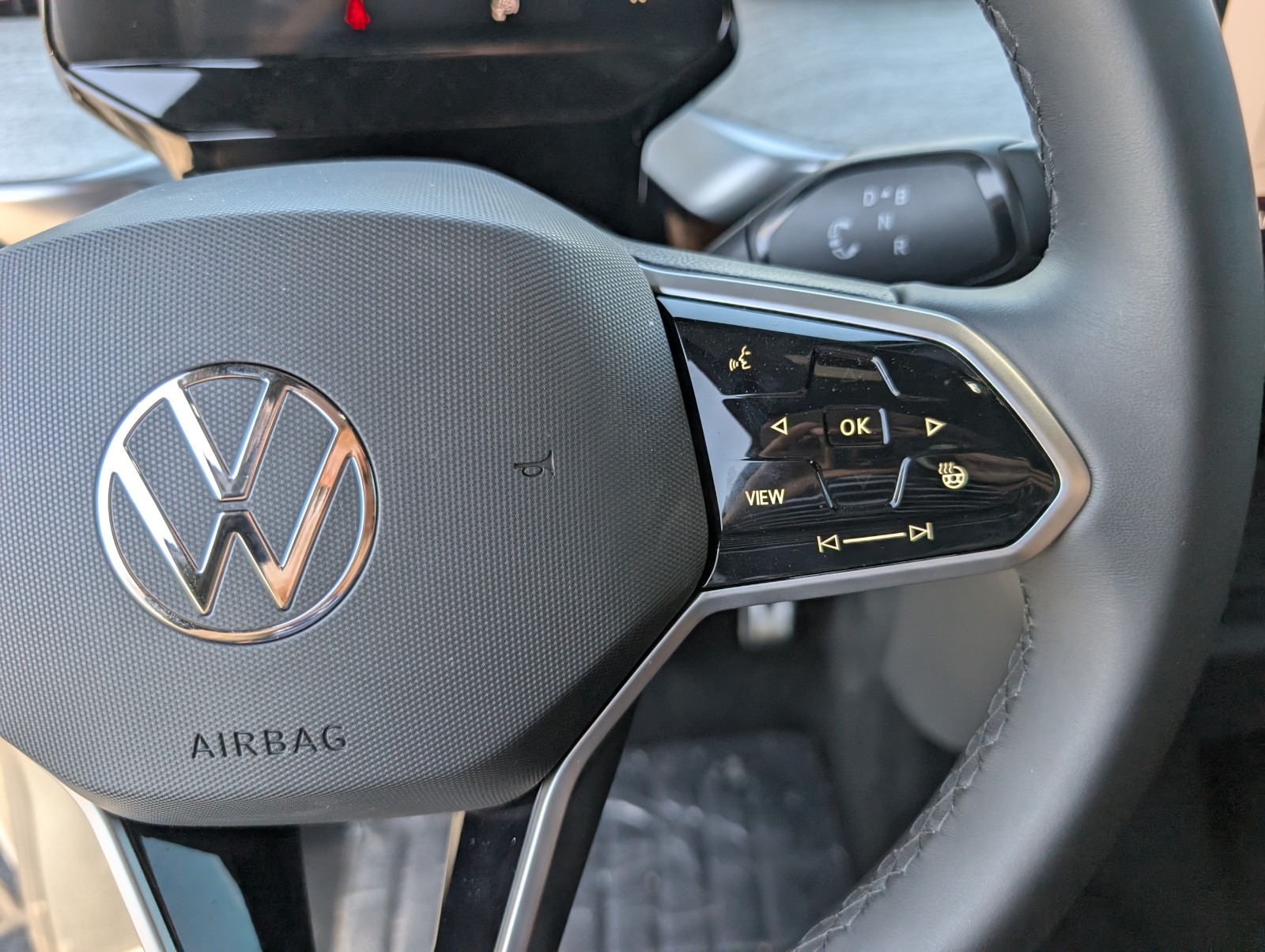 New 2025 Metro Silver Metallic Volkswagen Pro S image 16