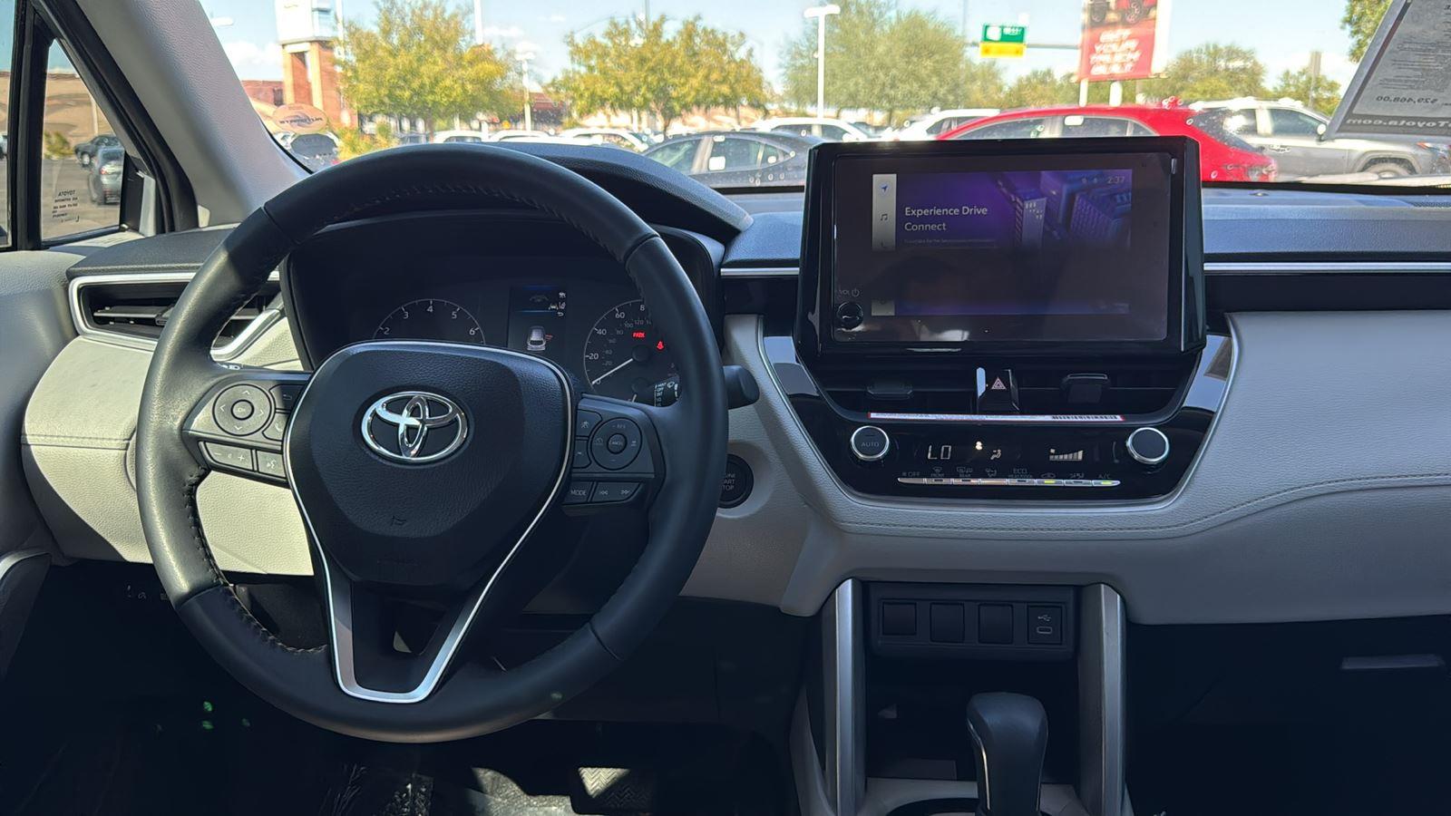 2024 Toyota Corolla Cross LE photo 10