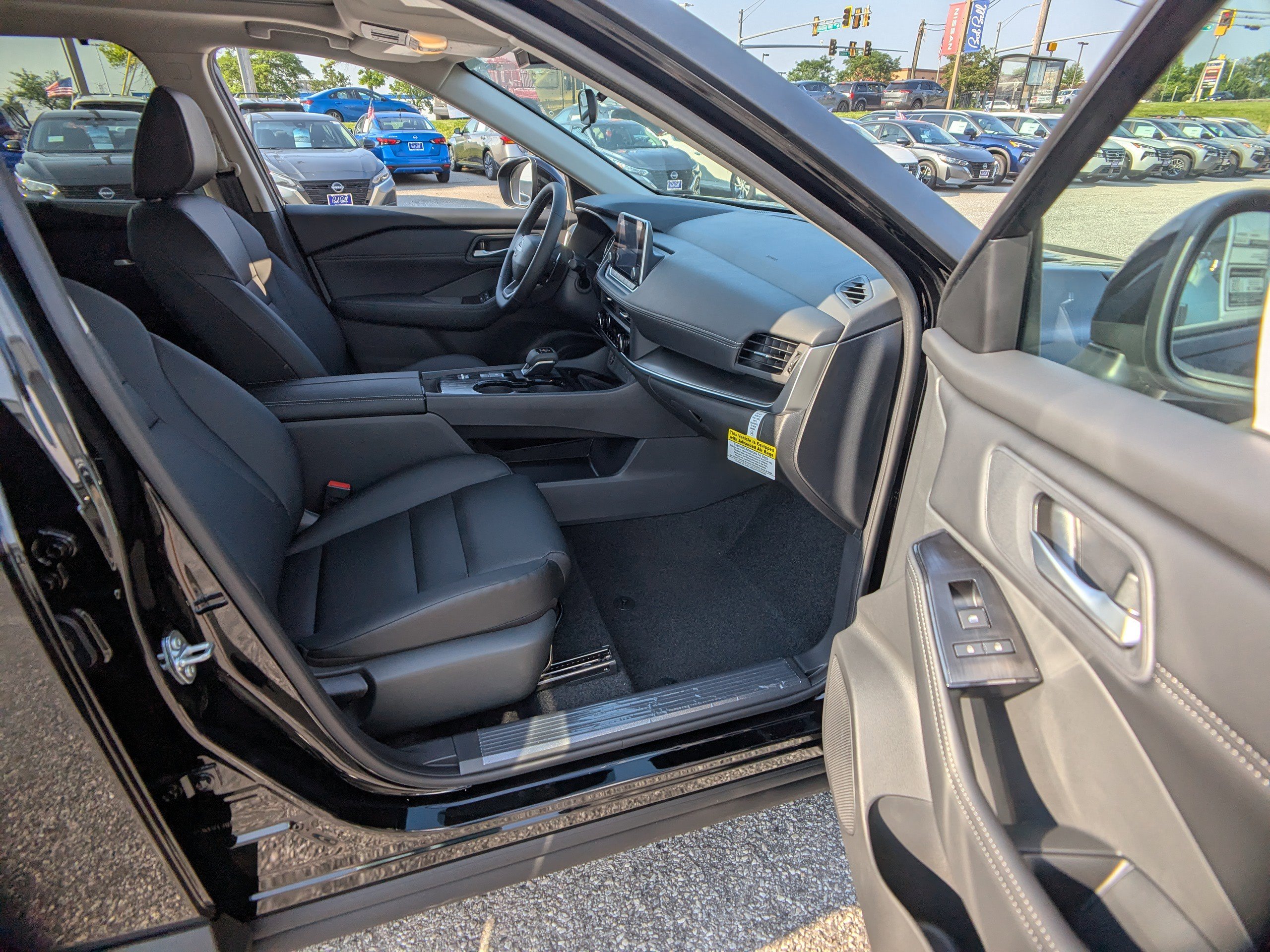 2025 Nissan Rogue SV photo 3