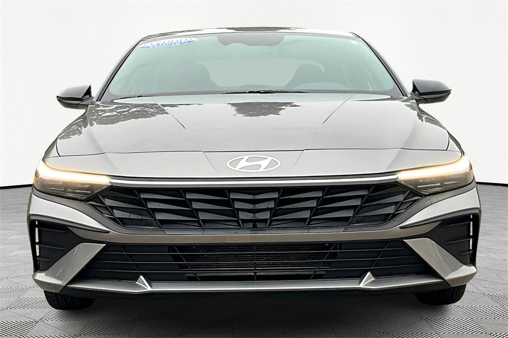 2025 Hyundai Elantra SEL Sport photo 2