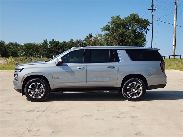 2026 Chevrolet Suburban LT photo 3