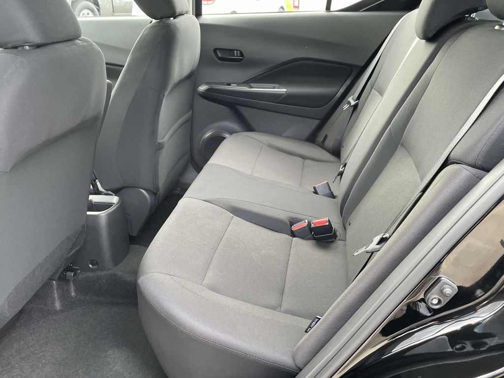 2025 Nissan Kicks Play S photo 2