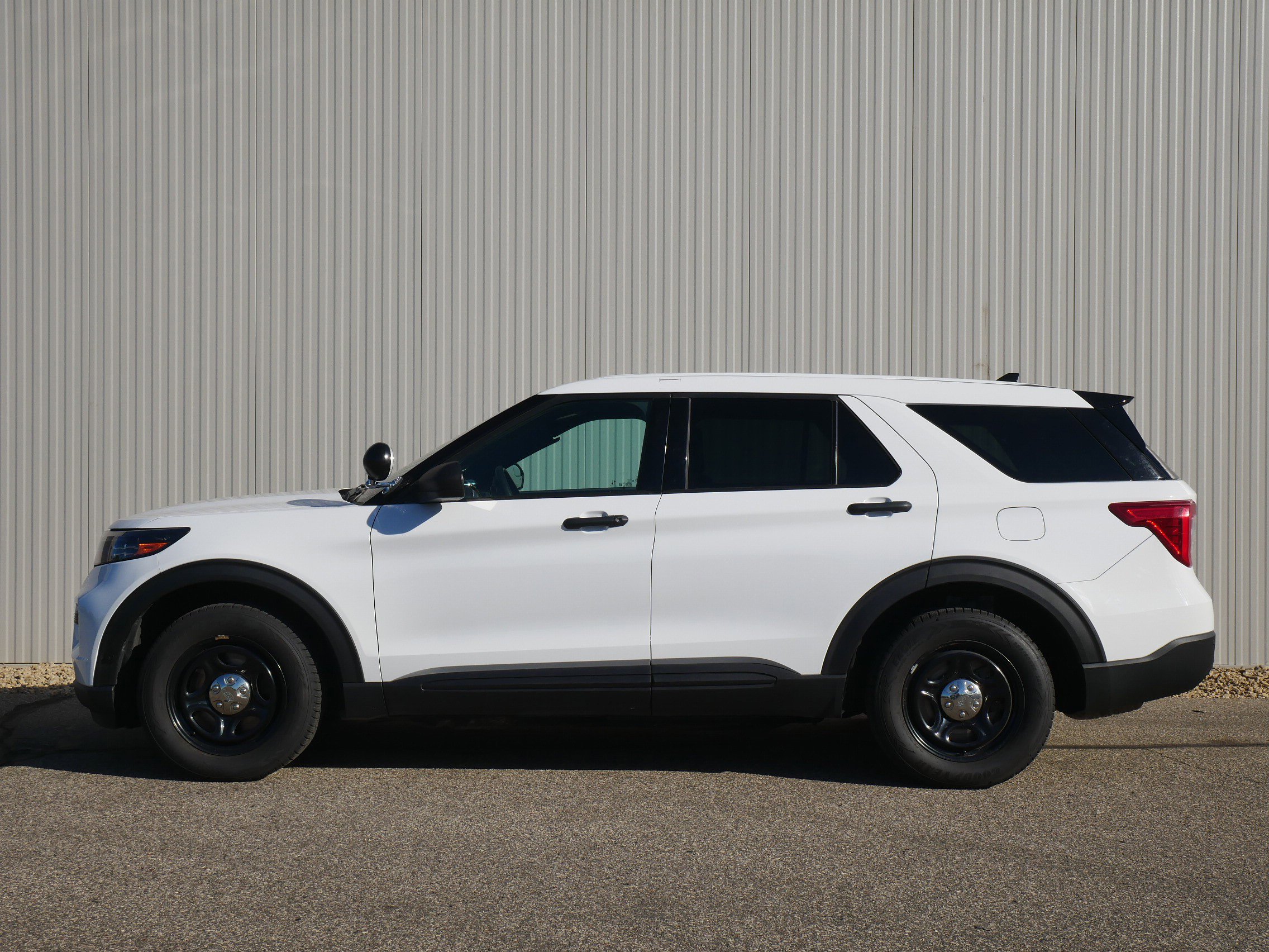 2020 Ford Explorer photo 2