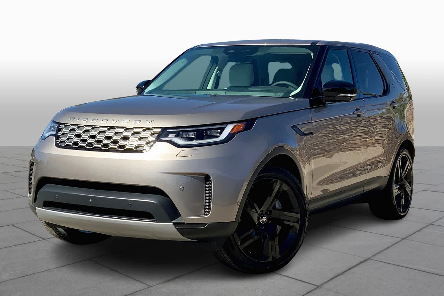 2024 Land Rover Discovery S's photo