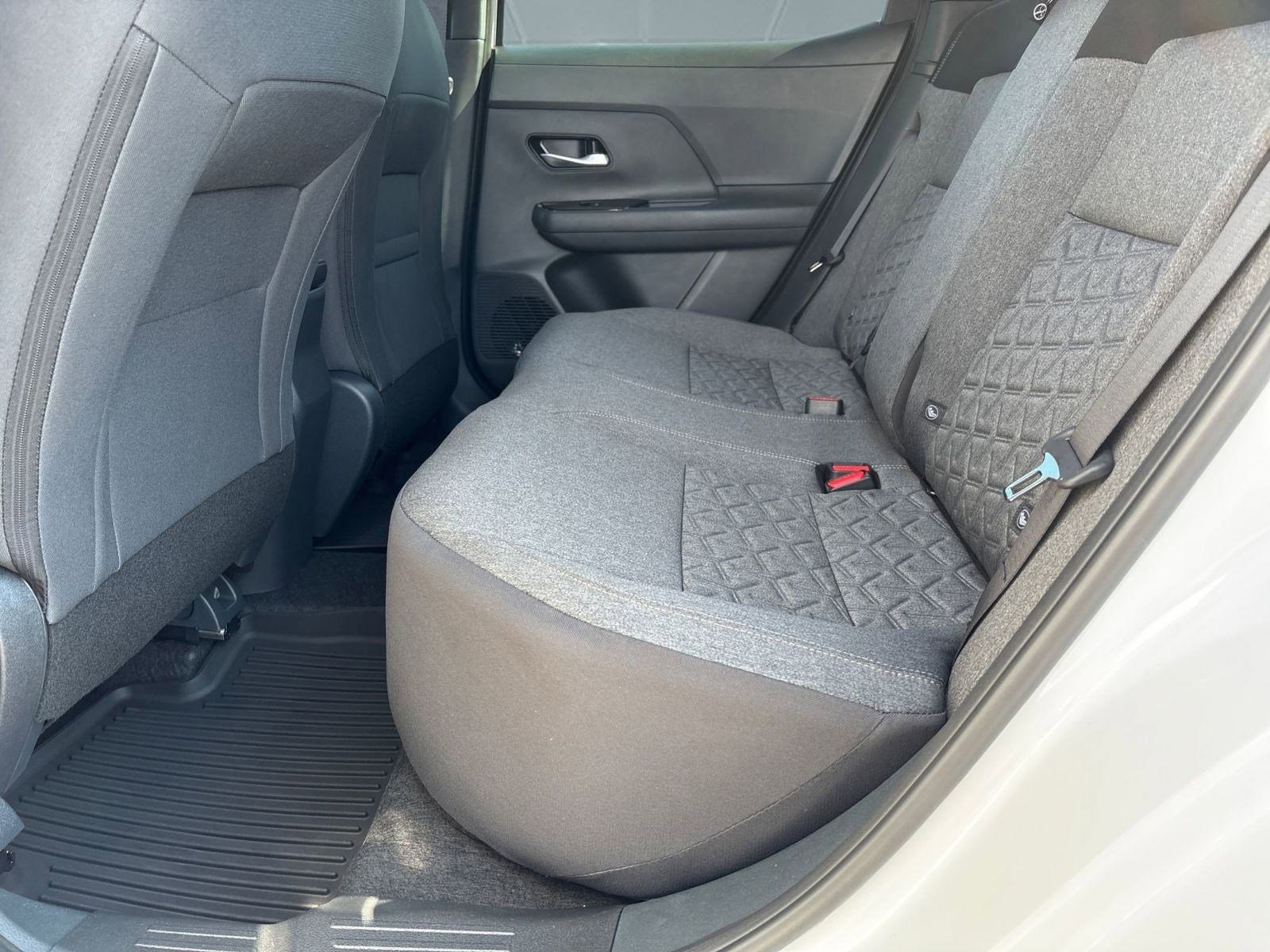 2026 Nissan Kicks SV photo 15
