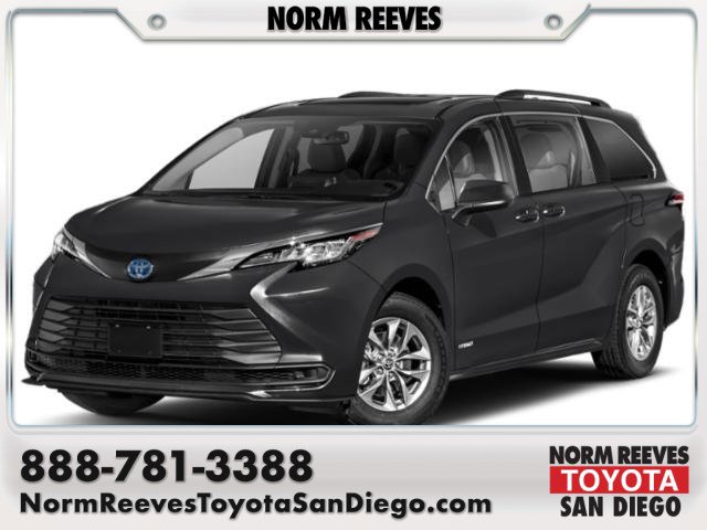 2024 Toyota Sienna LE's photo