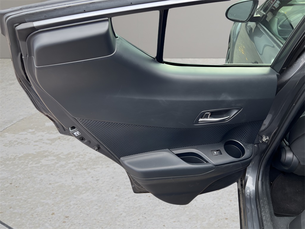 2018 Toyota C-HR XLE photo 24