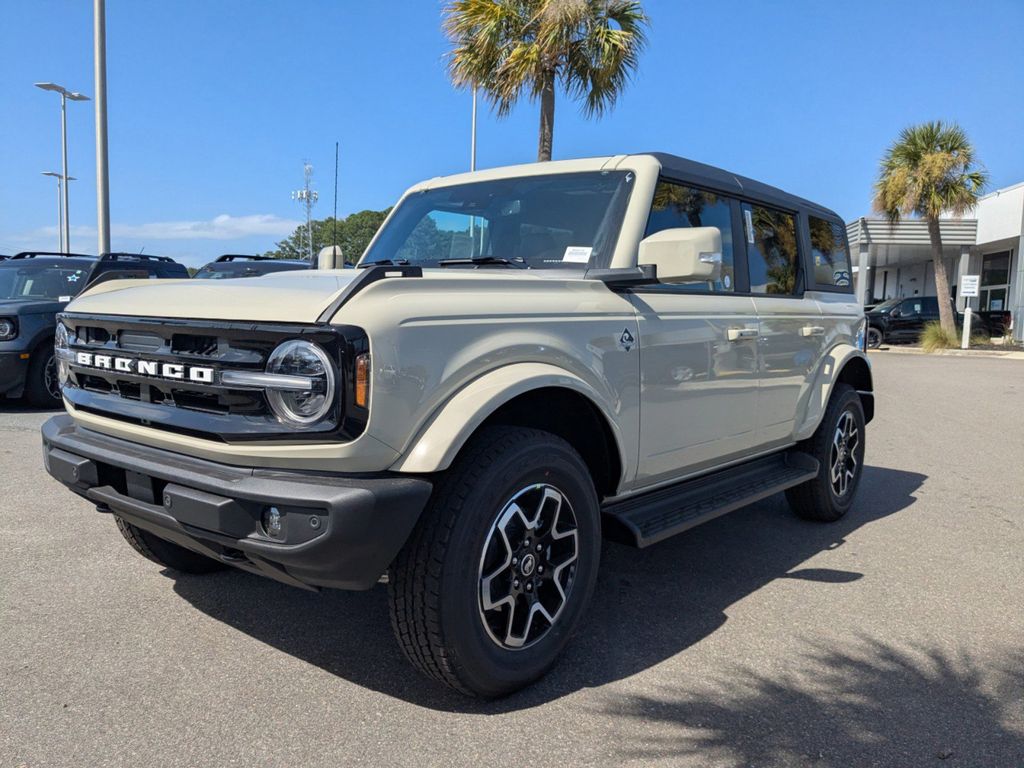 2025 Ford Bronco Outer Banks photo 8