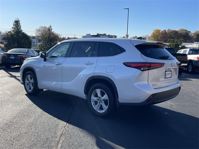2023 Toyota Highlander L photo 3