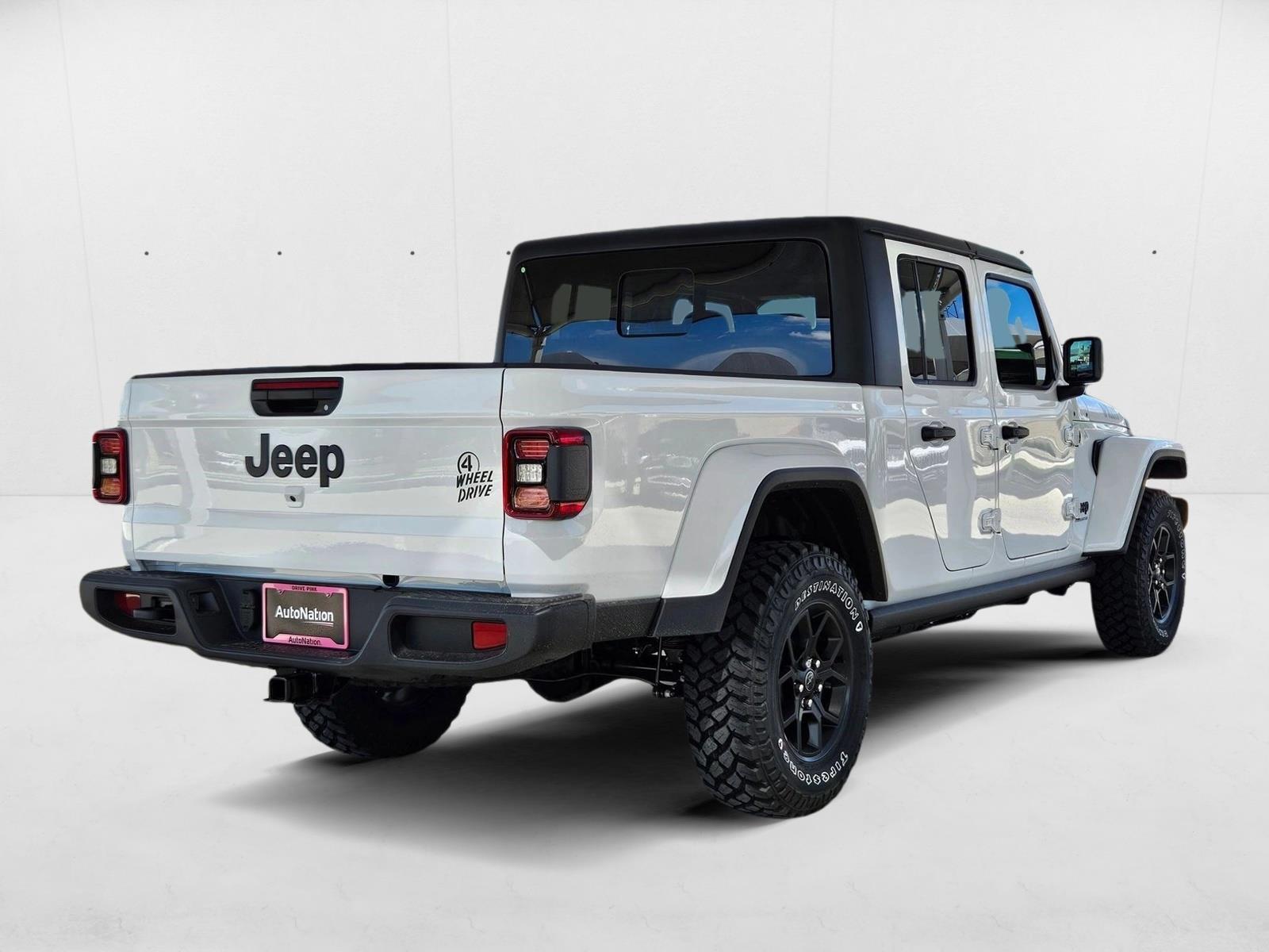 2025 Jeep Gladiator Willys photo 2
