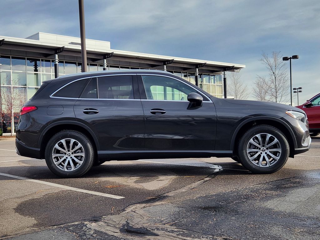 2025 Mercedes Benz GLC 300 4MATIC photo 2