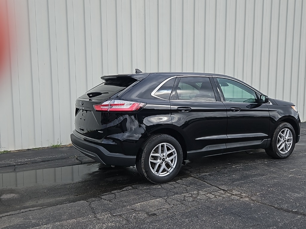 2024 Ford Edge Titanium photo 2