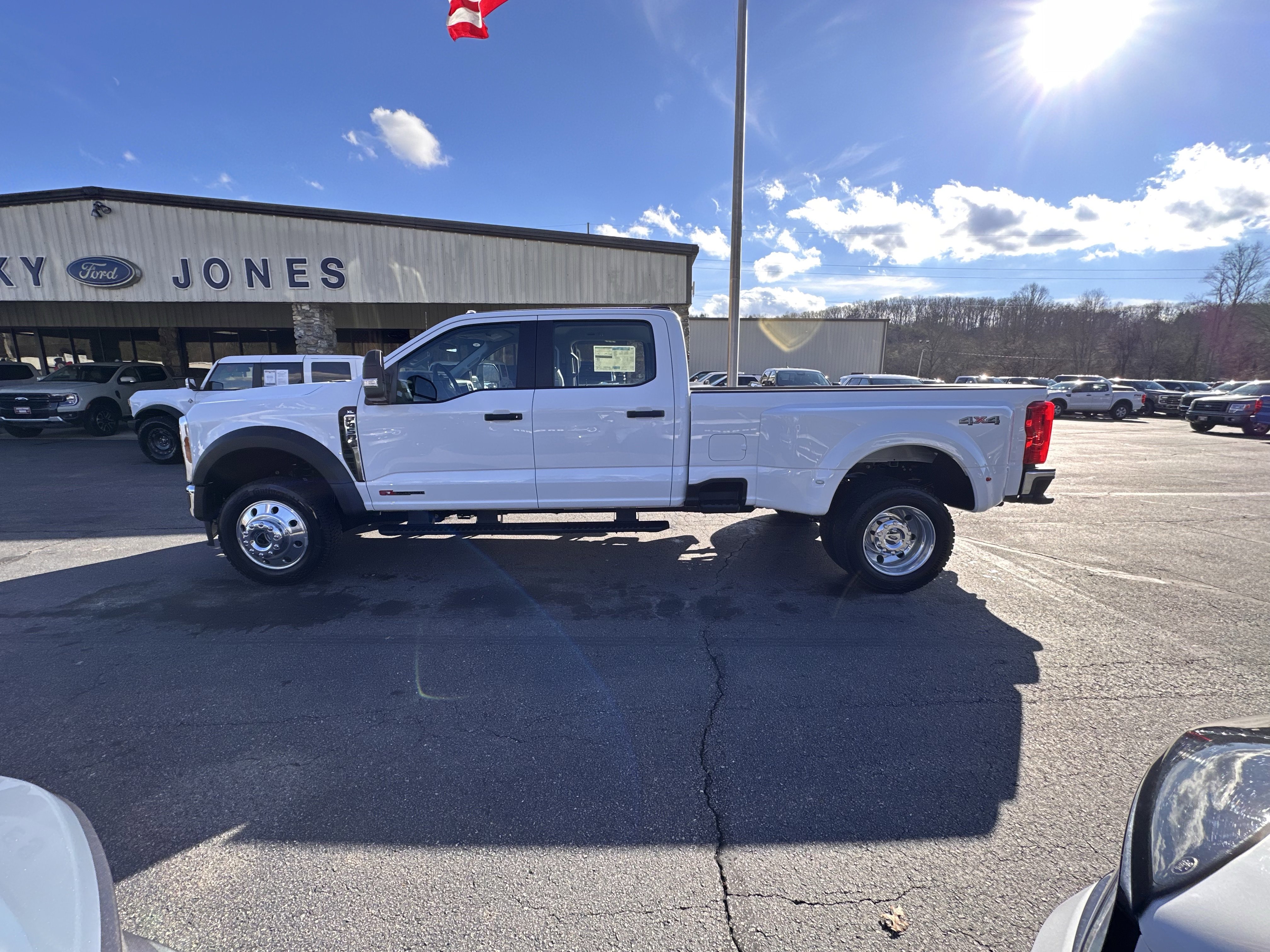 2026 Ford F-450 Super Duty XL's photo