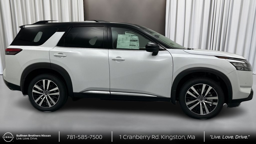 2025 Nissan Pathfinder Platinum photo 4