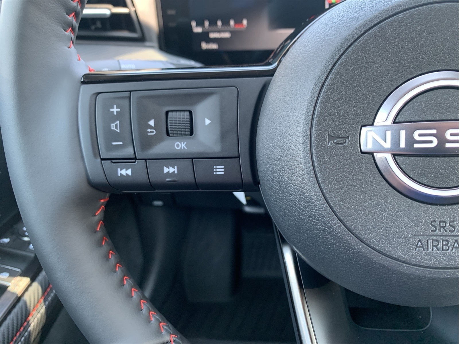 2025 Nissan Kicks SR photo 16