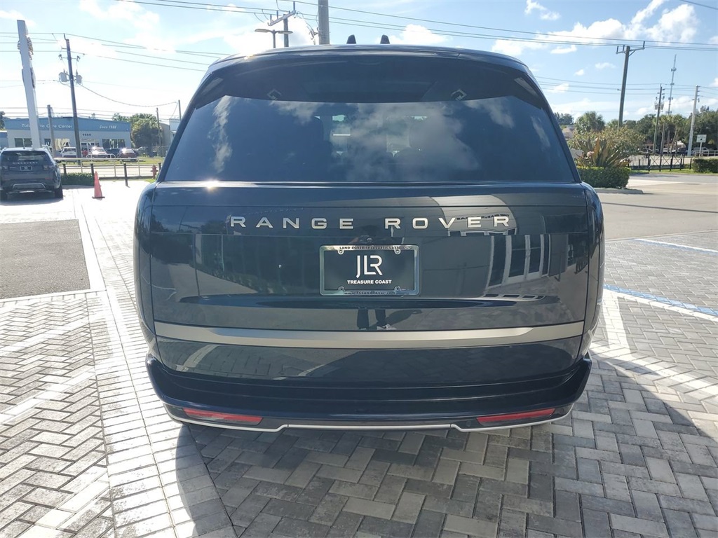 2025 Land Rover Range Rover SE photo 4