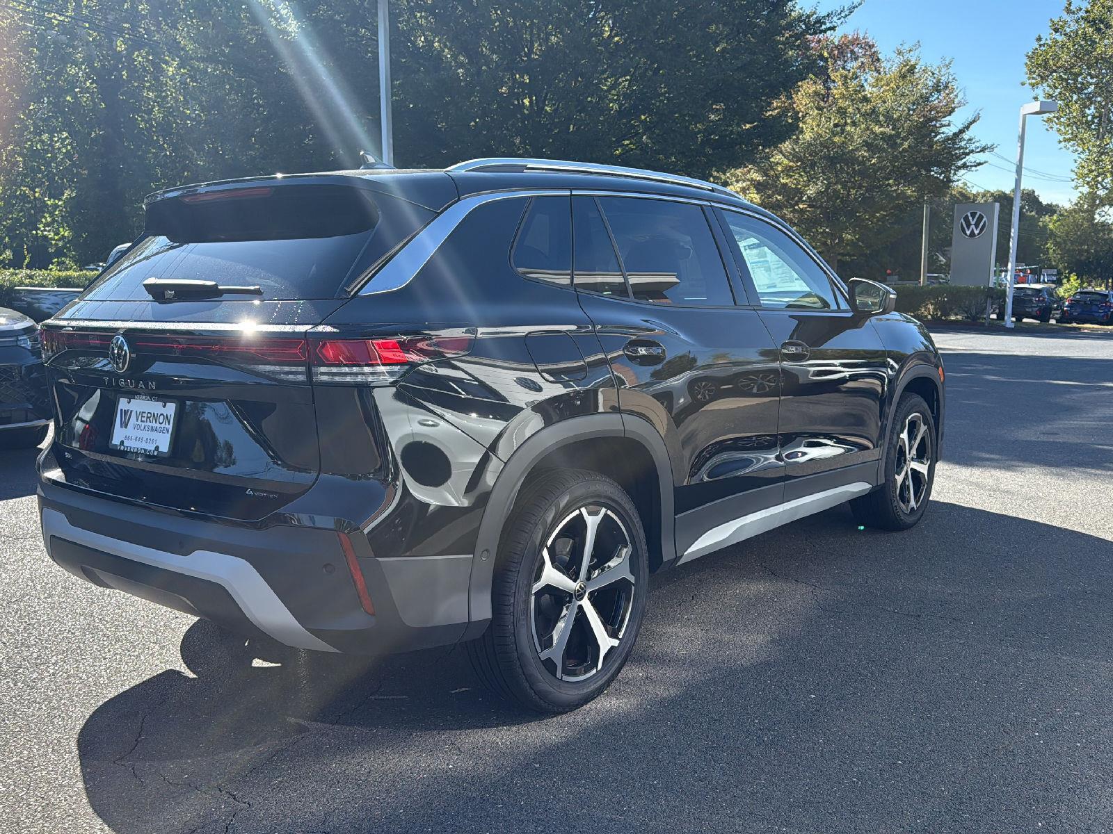 2025 Volkswagen Tiguan SE photo 4