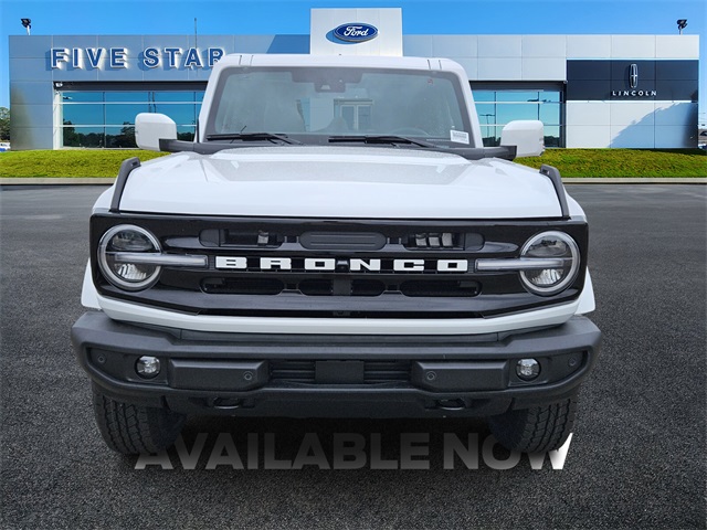 2025 Ford Bronco Outer Banks photo 2