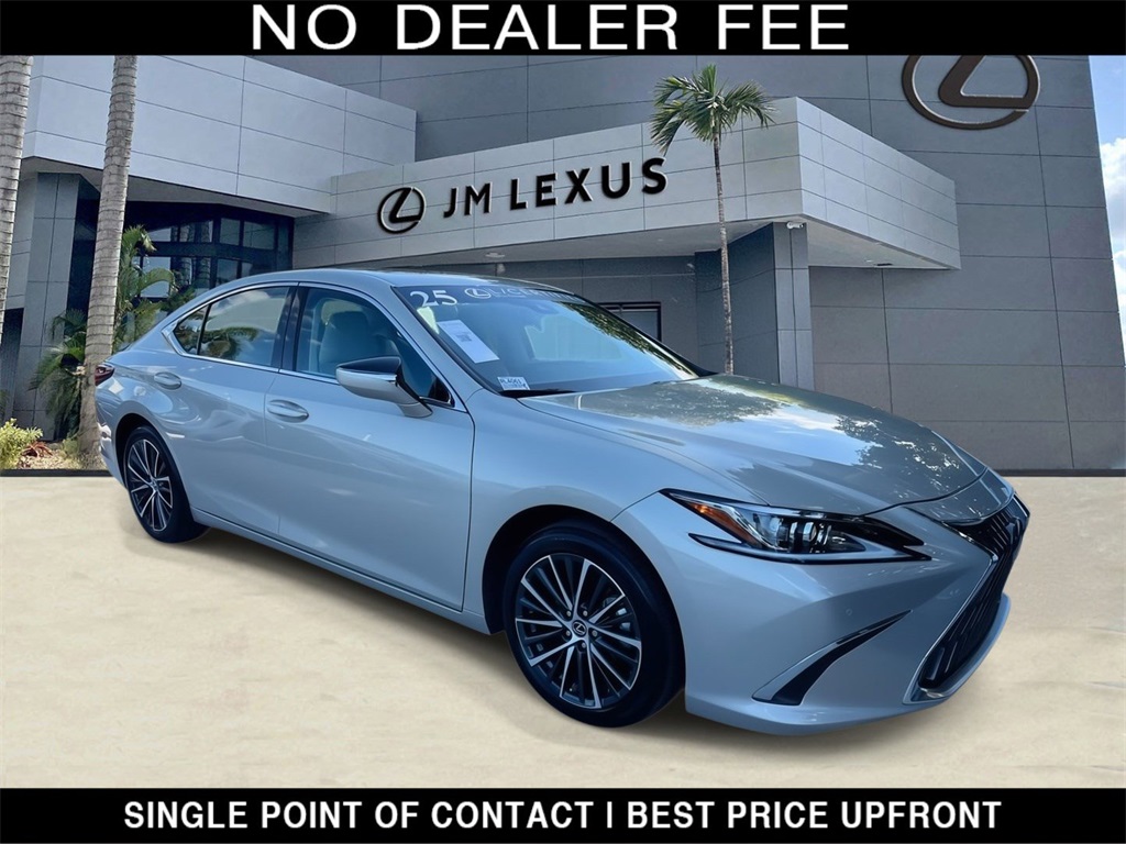 2025 Lexus ES Hybrid 300h's photo