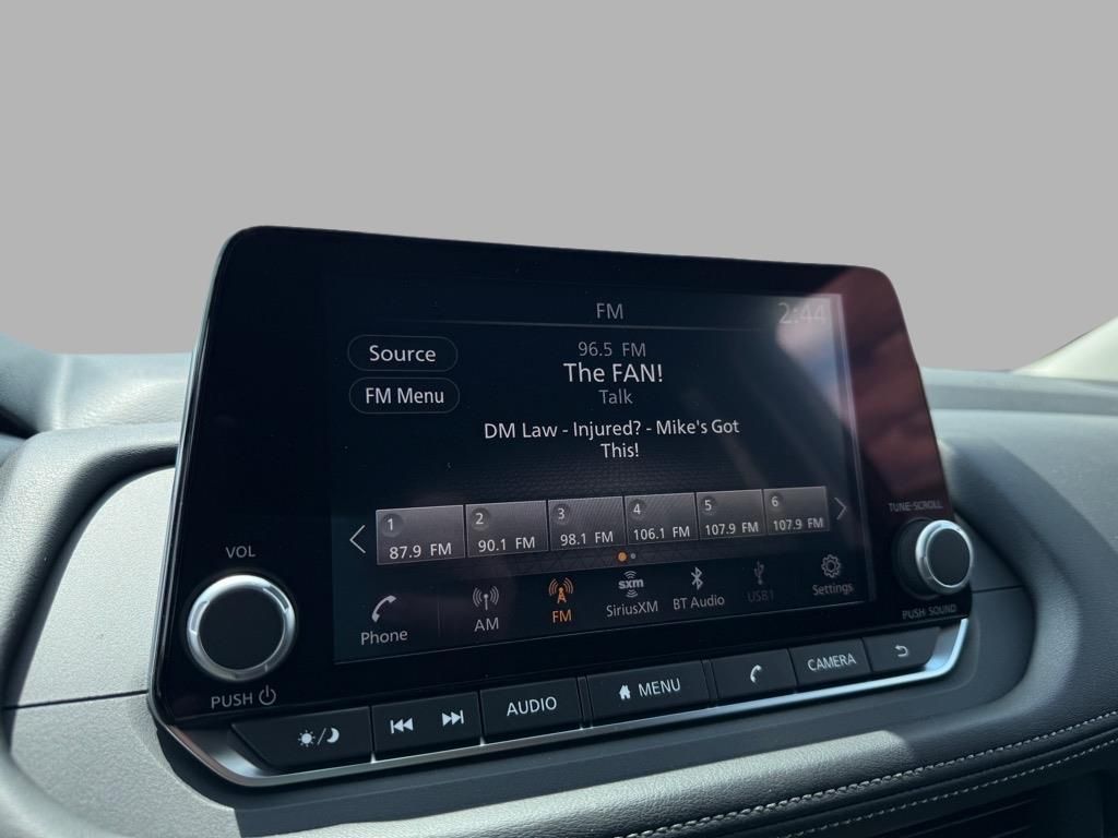 2025 Nissan Rogue SV photo 3