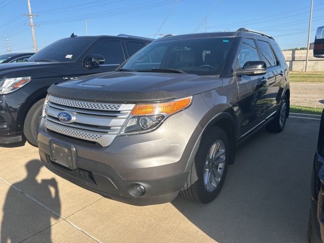 2011 Ford Explorer XLT photo 2