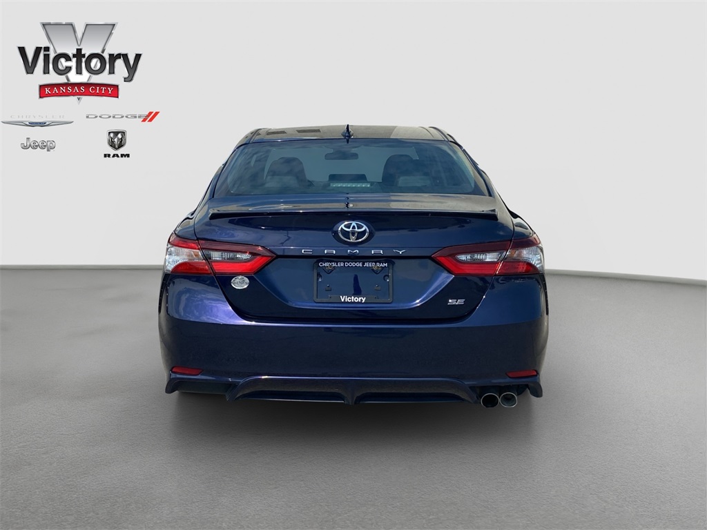 2022 Toyota Camry SE photo 6