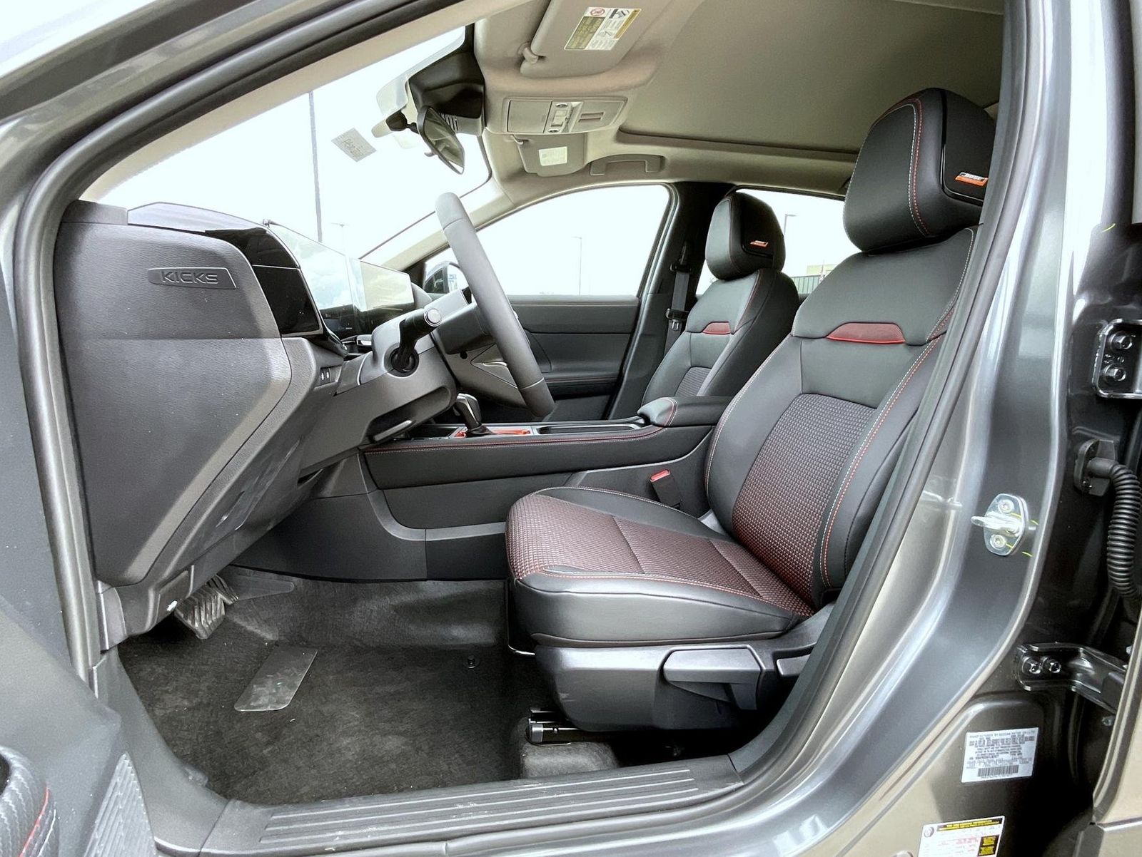 2026 Nissan Kicks SR photo 10