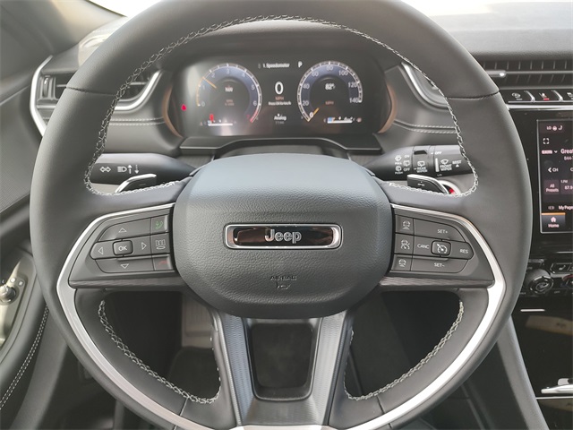 2025 Jeep Grand Cherokee Laredo Altitude photo 10