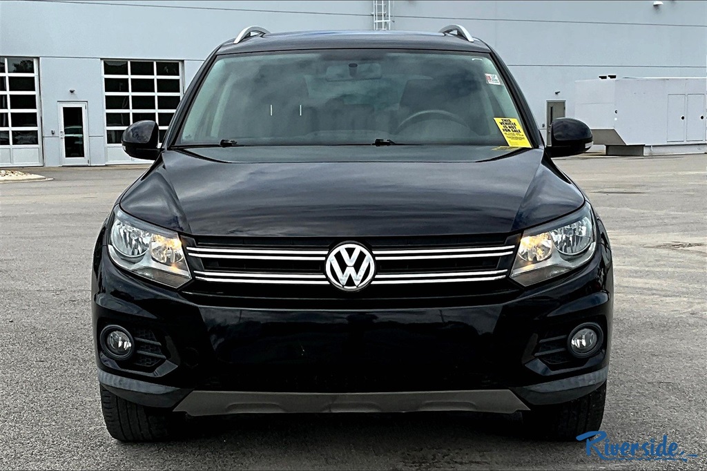 2015 Volkswagen Tiguan SEL photo 2