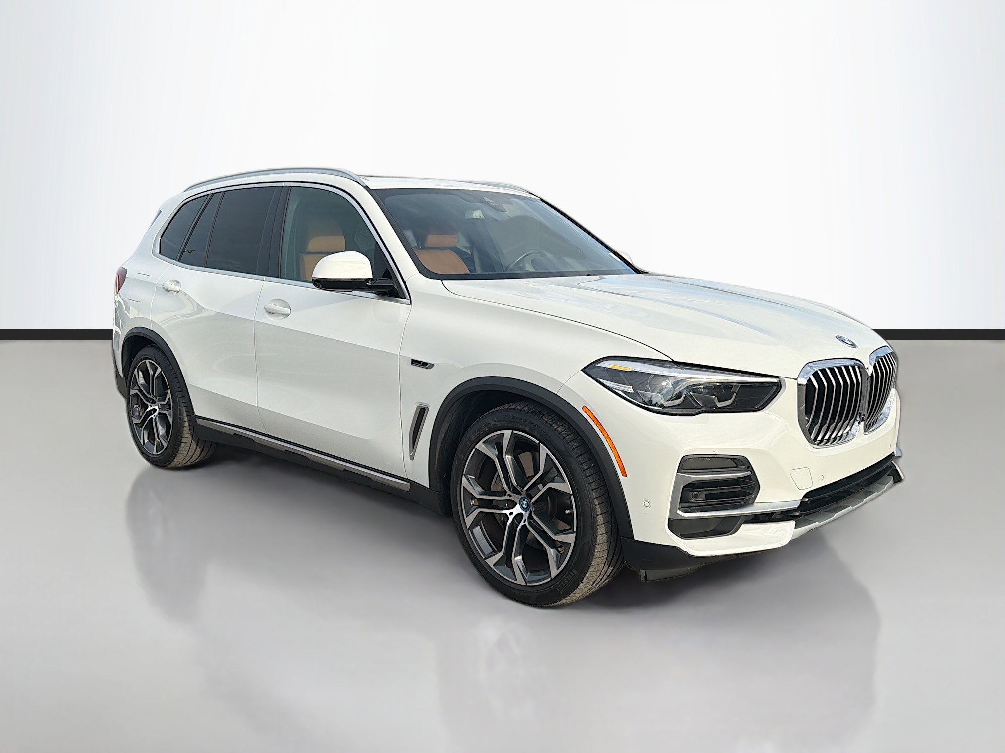2022 BMW X5 45e's photo