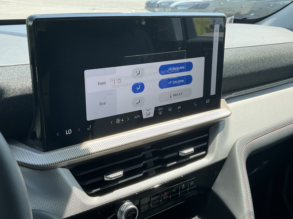 2025 Ford Explorer photo 3