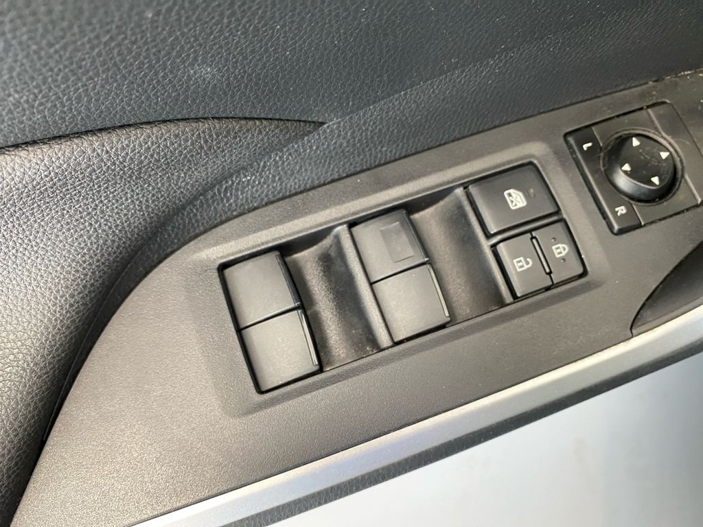 2019 Toyota RAV4 Hybrid LE photo 12