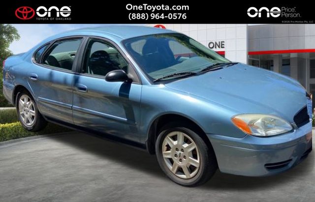 2005 Ford Taurus SE's photo