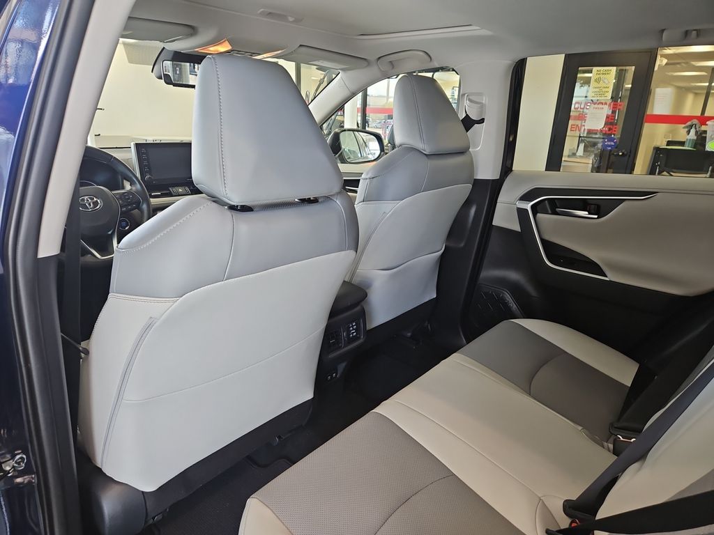 2019 Toyota RAV4 Limited photo 17