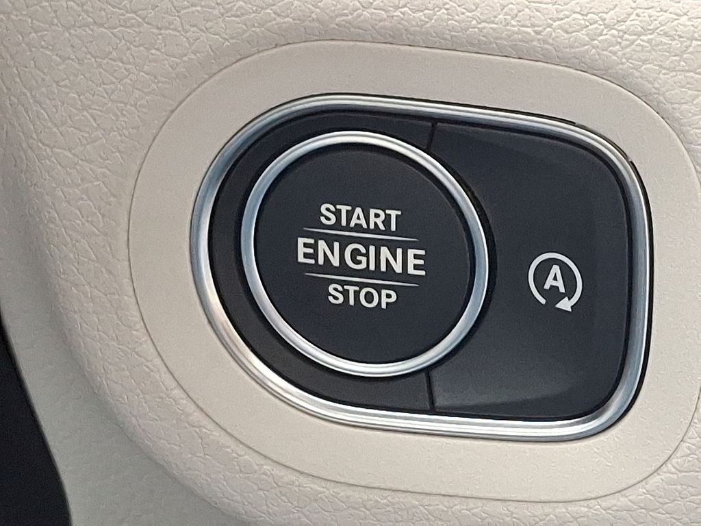 2026 Mercedes Benz GLS 450 4MATIC photo 18