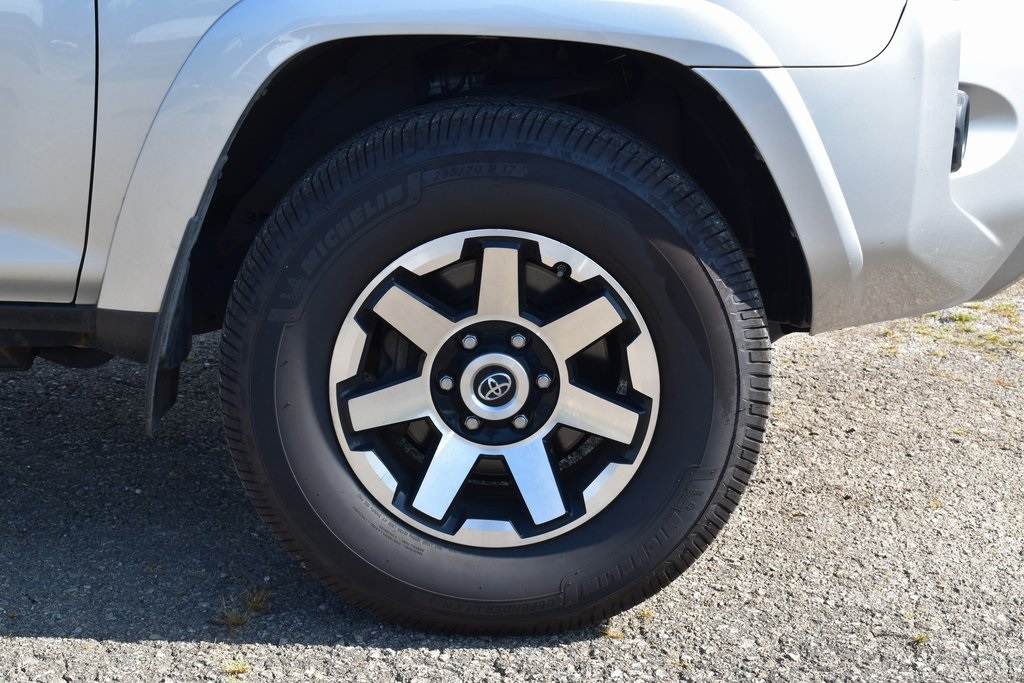2020 Toyota 4Runner TRD Off-Road photo 4