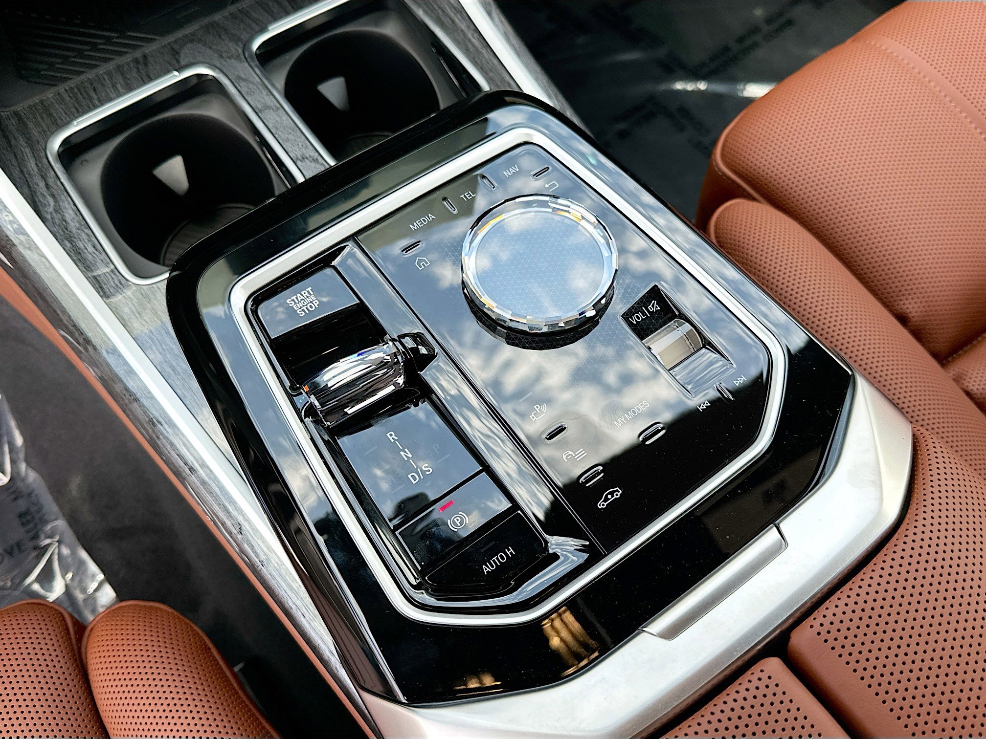 2025 Bmw 750e 750e xDrive photo 16