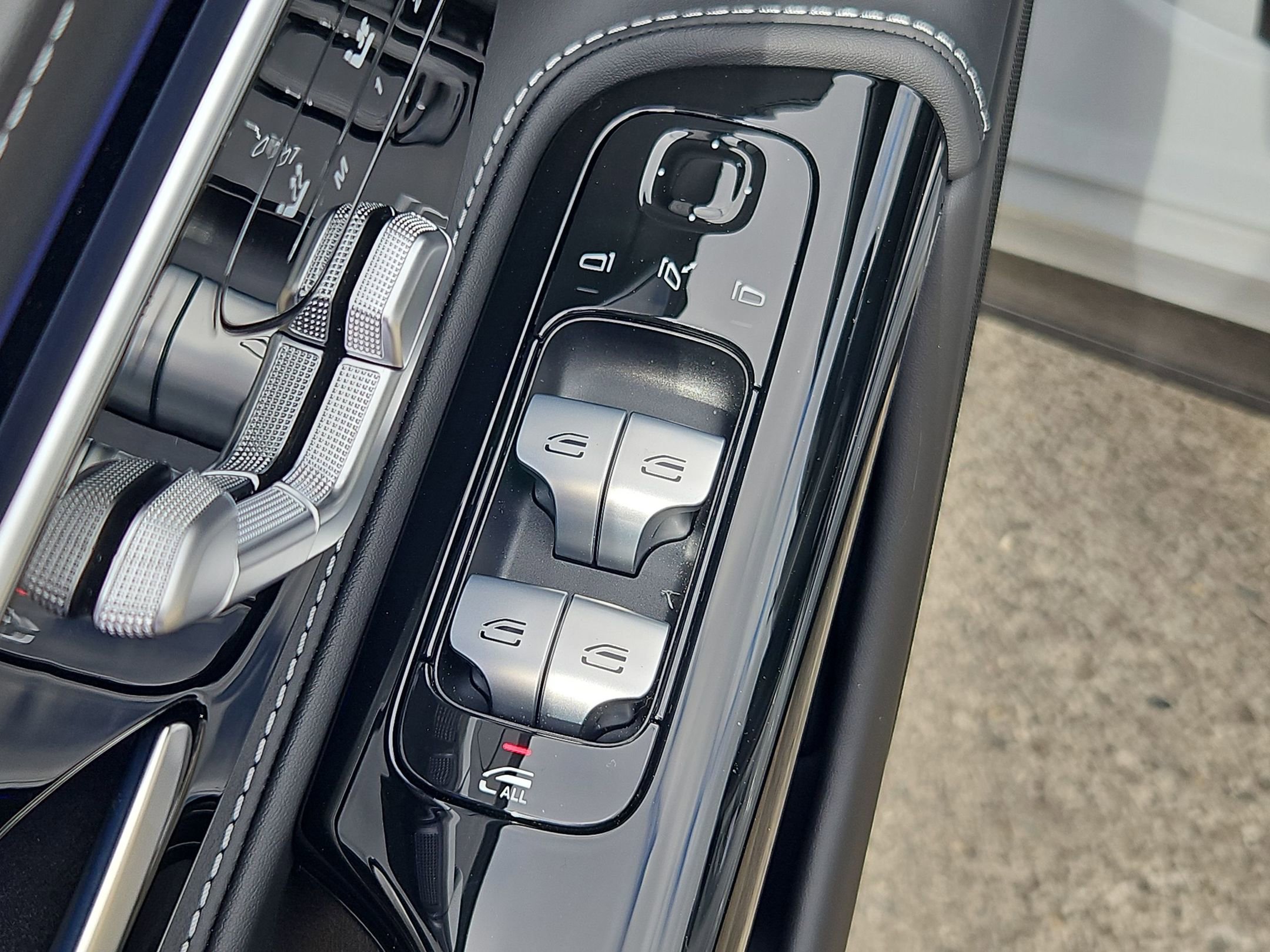 2025 Mercedes Benz SL AMG 55 photo 17