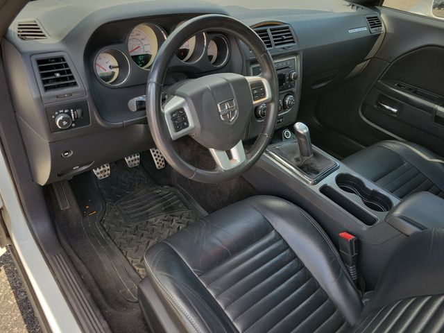 2014 Dodge Challenger R/T photo 2