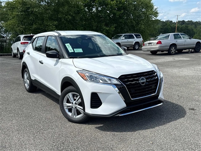 2025 Nissan Kicks Play S photo 2